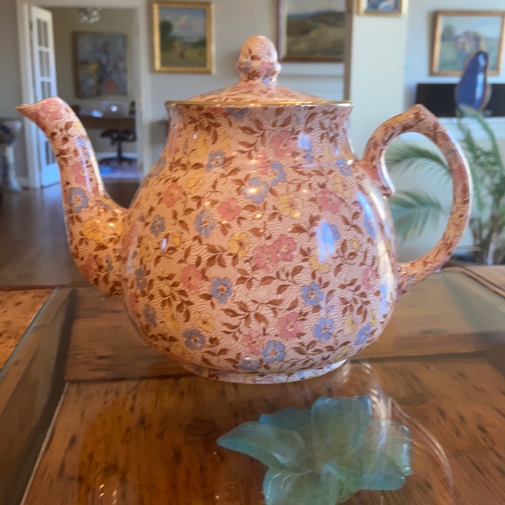 Vintage English chinz tea pot